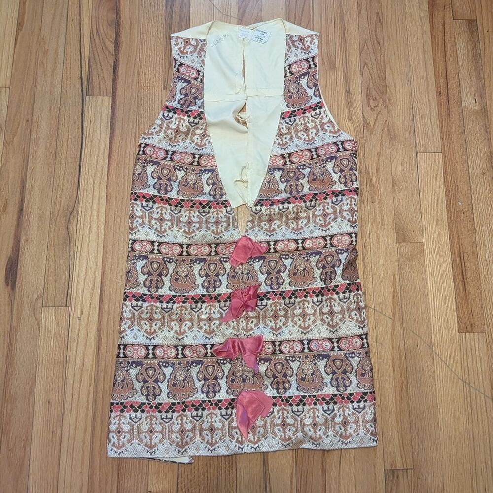 Vintage Prince of Arragon 98 Costume With Multi Tonal Tribal Medallion/Tapestry